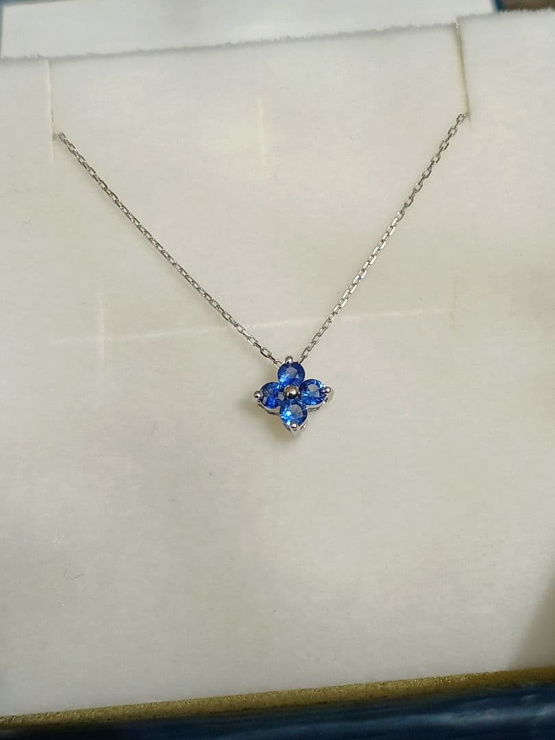 少し訳ありなのでお買得☆K10☆ブルーサファイア☆ホワイトゴールドネックレス
