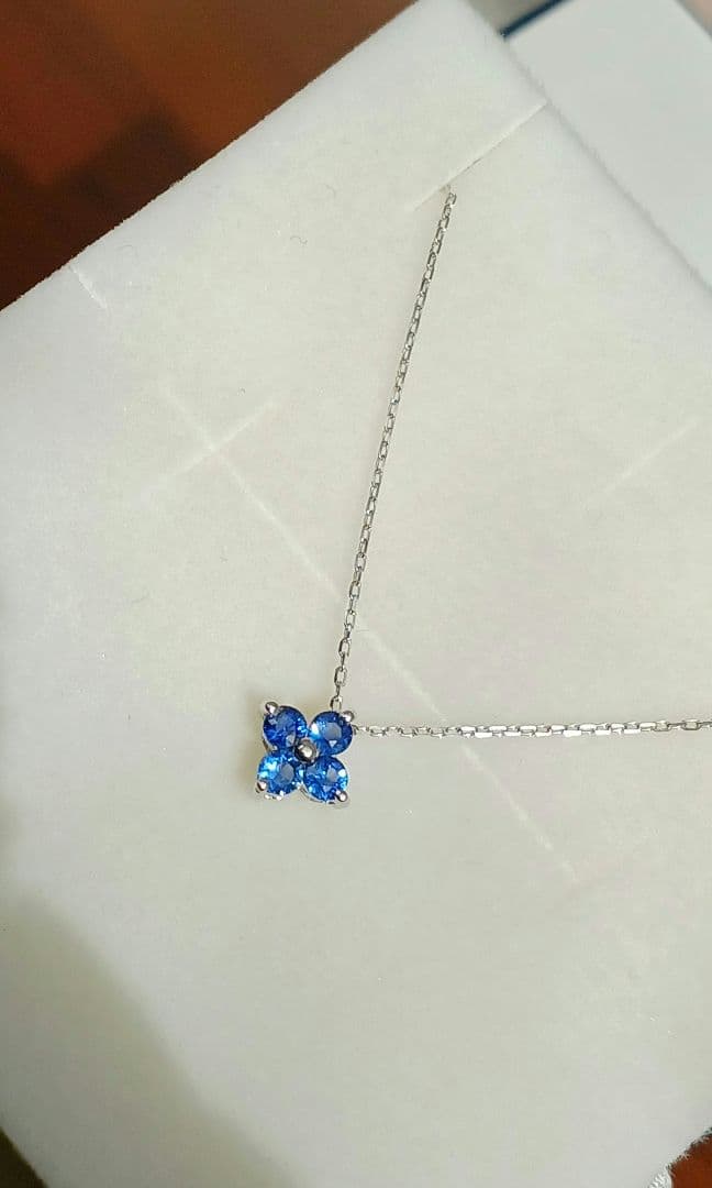 少し訳ありなのでお買得☆K10☆ブルーサファイア☆ホワイトゴールドネックレス