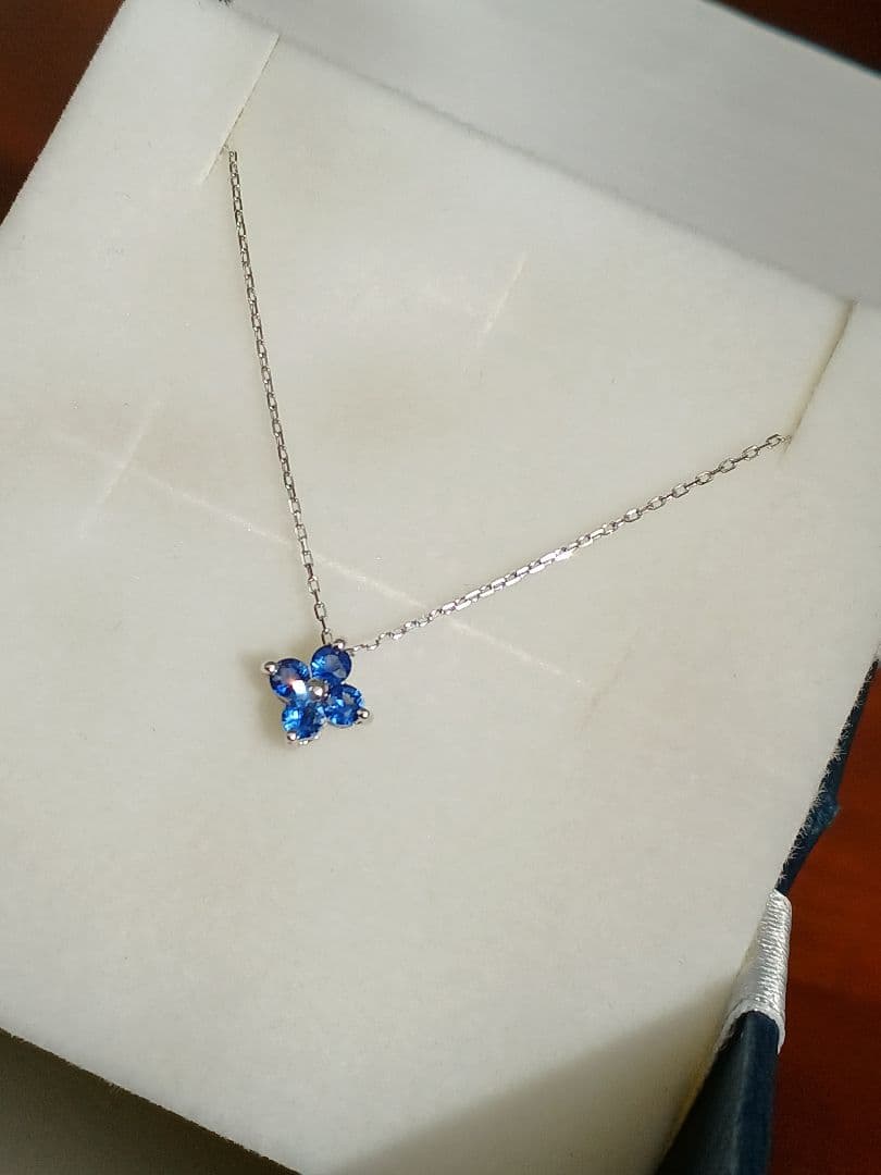 少し訳ありなのでお買得☆K10☆ブルーサファイア☆ホワイトゴールドネックレス