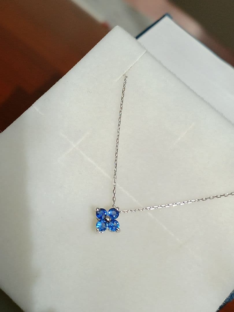 少し訳ありなのでお買得☆K10☆ブルーサファイア☆ホワイトゴールドネックレス