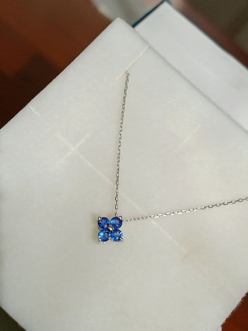 少し訳ありなのでお買得☆K10☆ブルーサファイア☆ホワイトゴールドネックレス