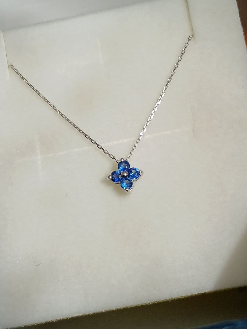 少し訳ありなのでお買得☆K10☆ブルーサファイア☆ホワイトゴールドネックレス