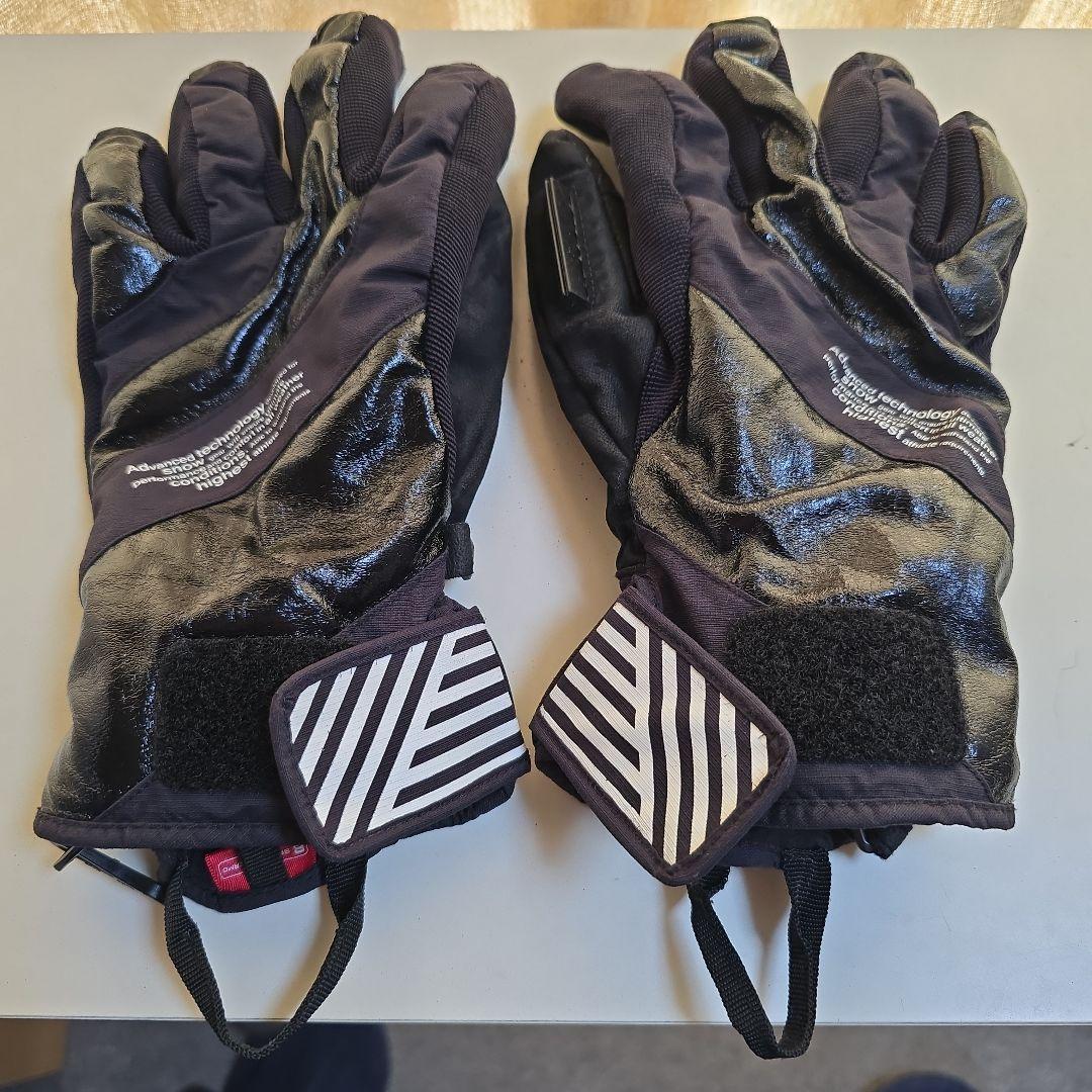 Quicksilver スノーウェア 上下 。 ミズノ グローブお付けします。