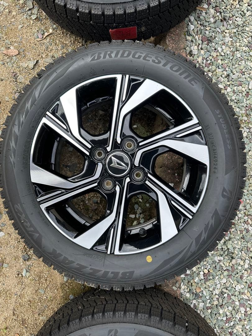 ダイハツ　LA650SタントカスタムX純正ホイール　　スタッドレスタイヤ付き