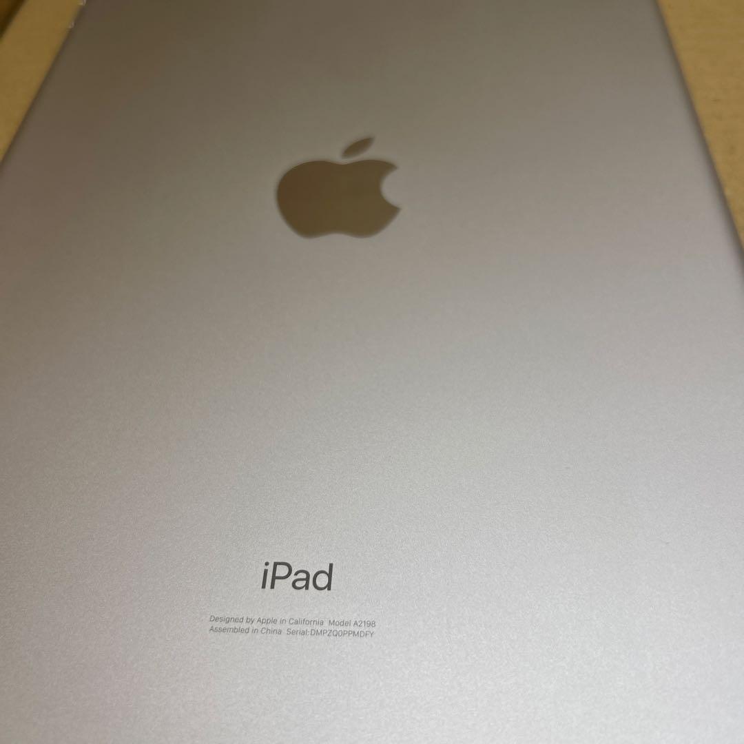iPad (第７世代) Wi-Fi + Cellular 128GB シルバー