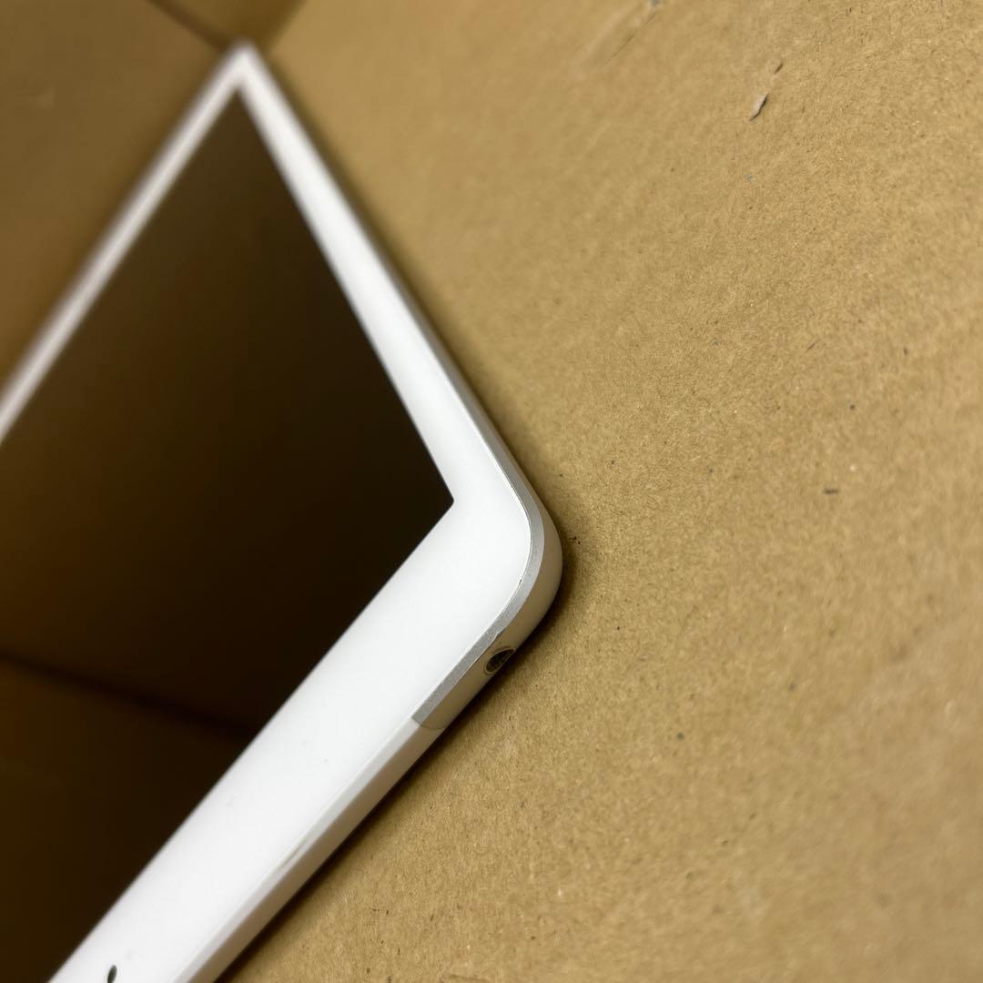 iPad (第７世代) Wi-Fi + Cellular 128GB シルバー
