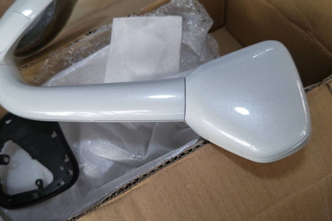 ハイエース200系 純正ガッツミラー美品ベース　ボディ同色塗装070等