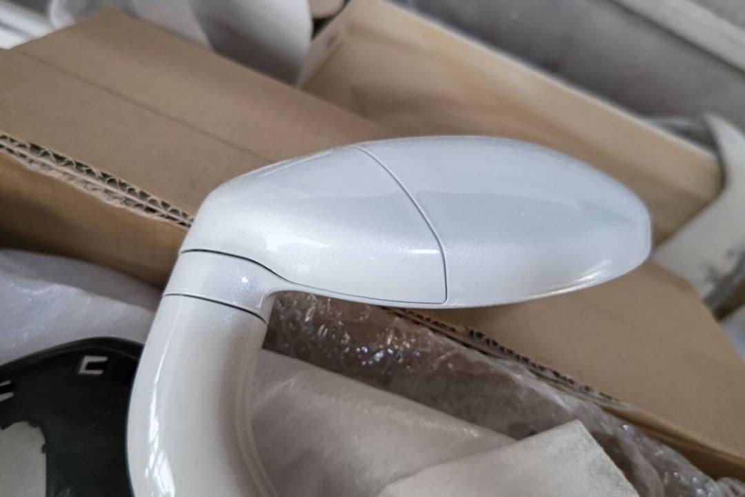 ハイエース200系 純正ガッツミラー美品ベース　ボディ同色塗装070等