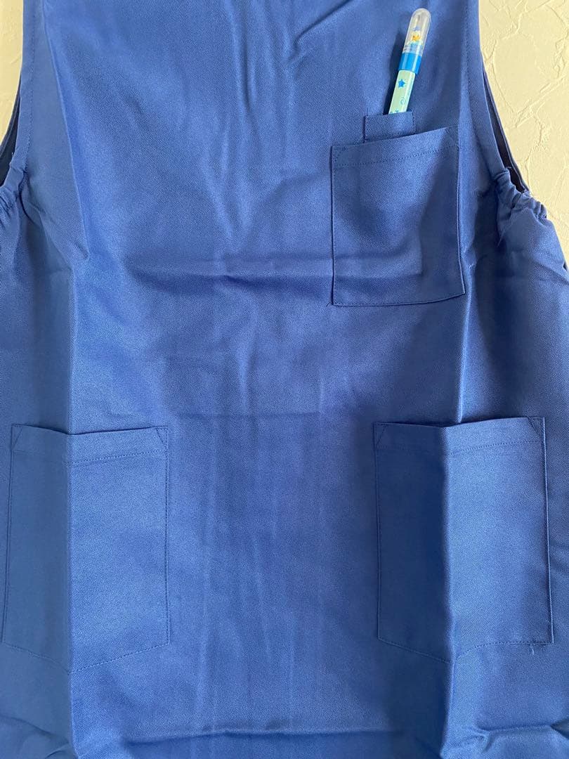 ブルー　ブラック　エプロン　ボタン付き 4ポケット