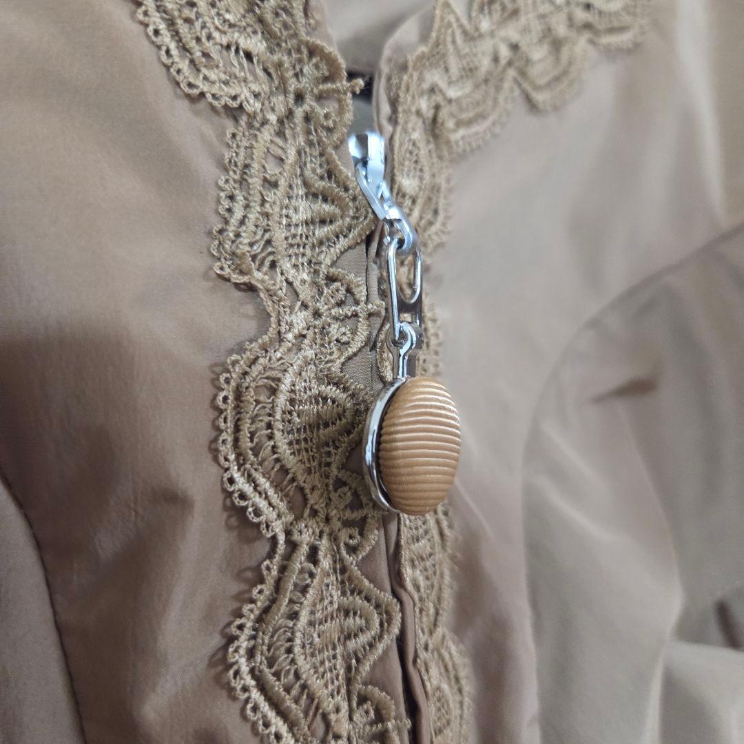 【スーパービューティー】袖レースデザイン/ショルダーフリルコート/ベージュ/40