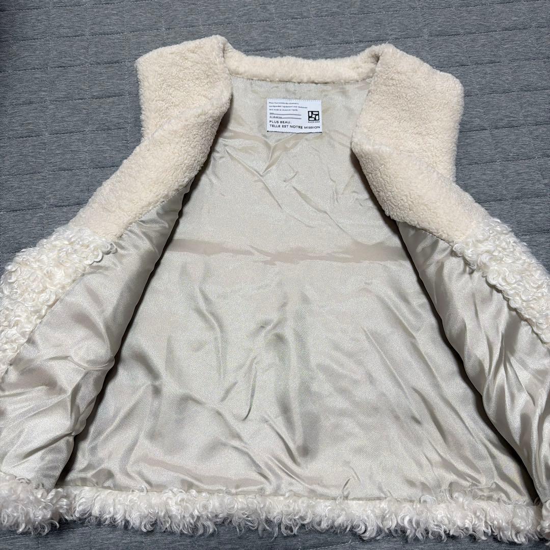新品　PASSIONE パシオーネ　エコファー ノーカラーベスト　Vネック　ジレ