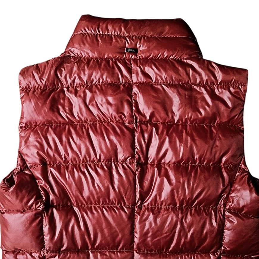 値下げしました HERNO フェザーダウンベスト ジャケット　レッドブラウン光沢