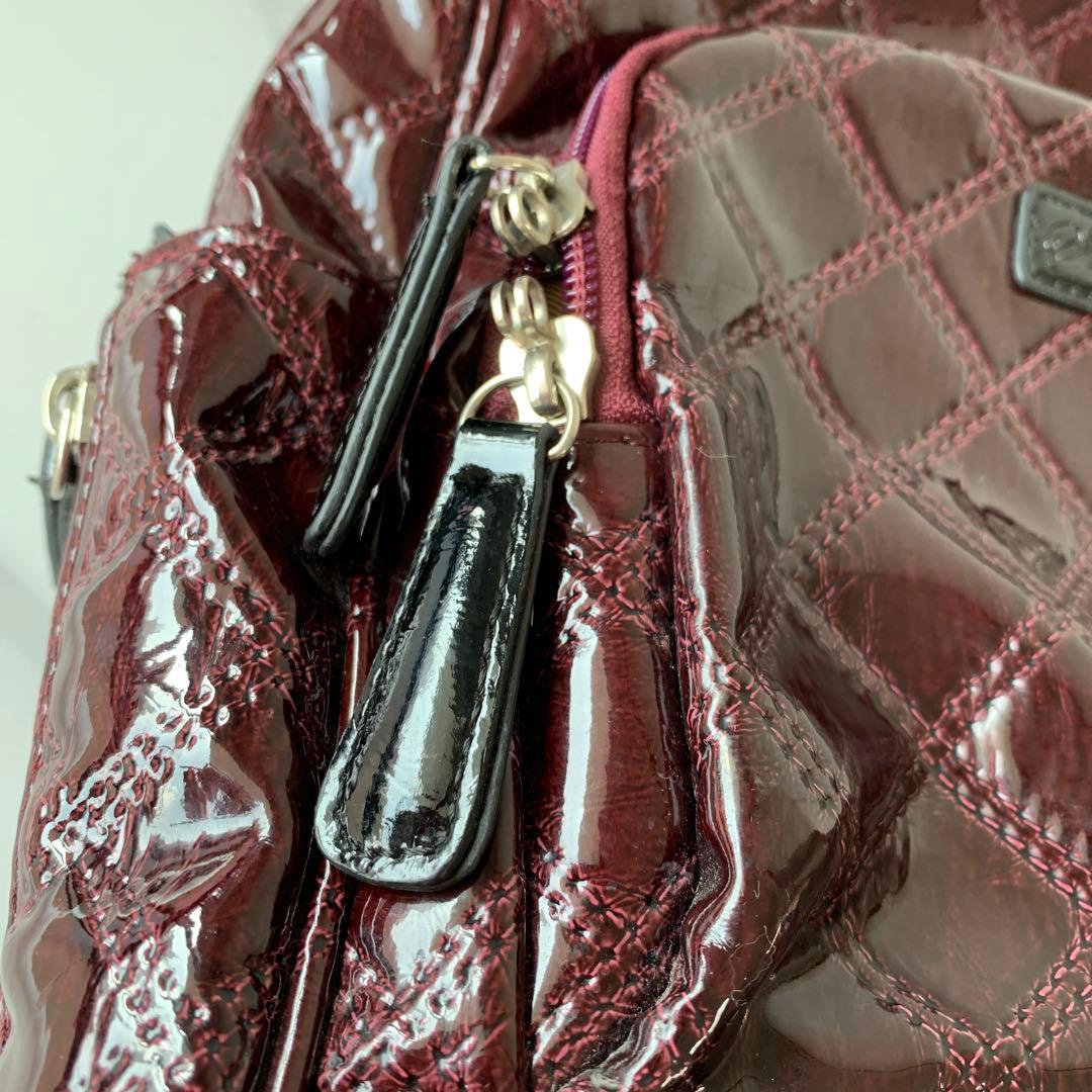 スワニーＳｗａｎｙキャリーショッピングバッグ　エナメルエマイロボルドー