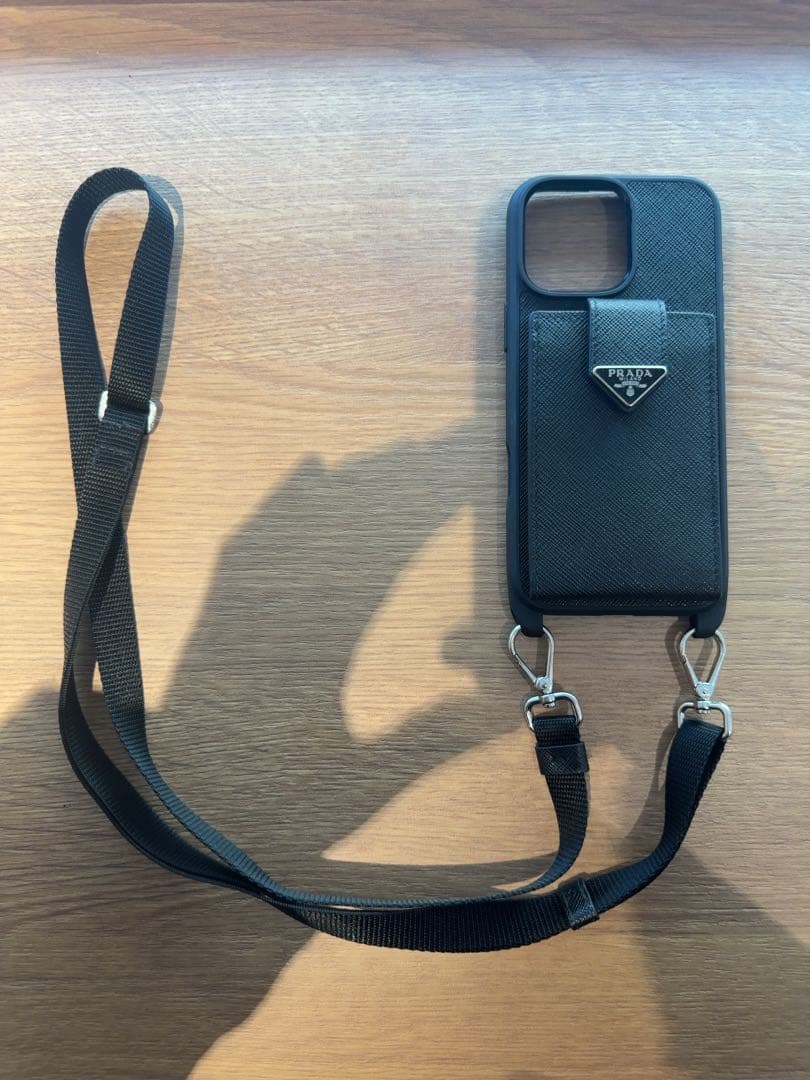 PRADA プラダ iPhoneケース ショルダー ストラップ付　カード収納