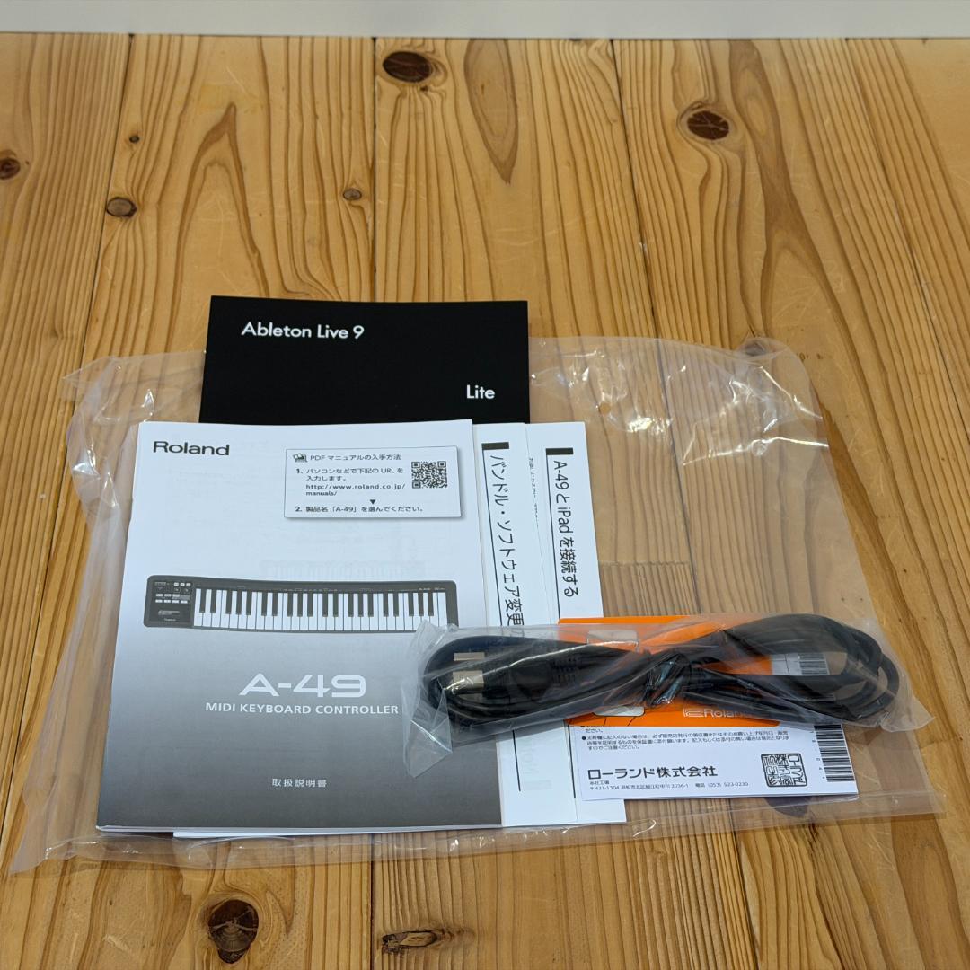 1 / 4 Roland A-49 MIDIキーボード 49鍵+汎用ケース