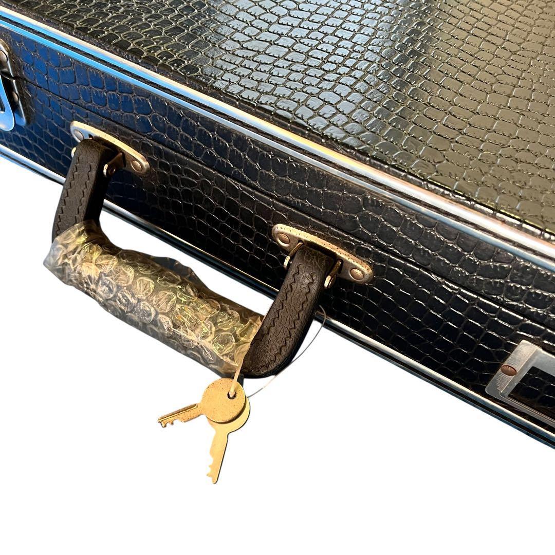 【極美品】沖縄 三線 本蛇革 強化張り 黒塗り棹 蛇皮 ハードケース 爪 調子笛