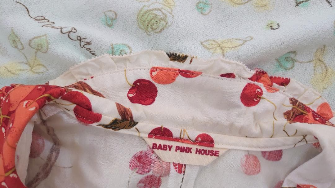 【未着用】ベビーピンクハウスのサクランボ柄の白いワンピース（L・120）