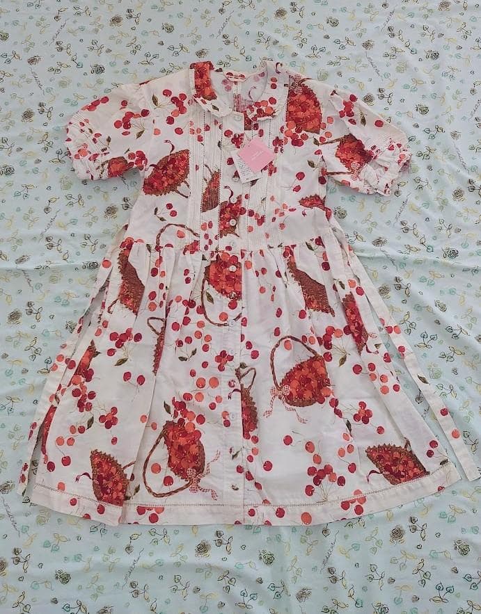 【未着用】ベビーピンクハウスのサクランボ柄の白いワンピース（L・120）