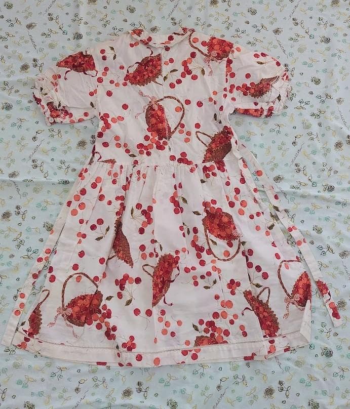 【未着用】ベビーピンクハウスのサクランボ柄の白いワンピース（L・120）