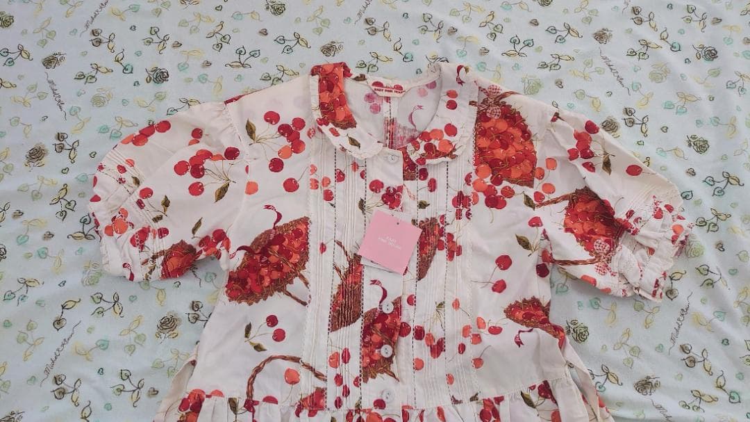 【未着用】ベビーピンクハウスのサクランボ柄の白いワンピース（L・120）