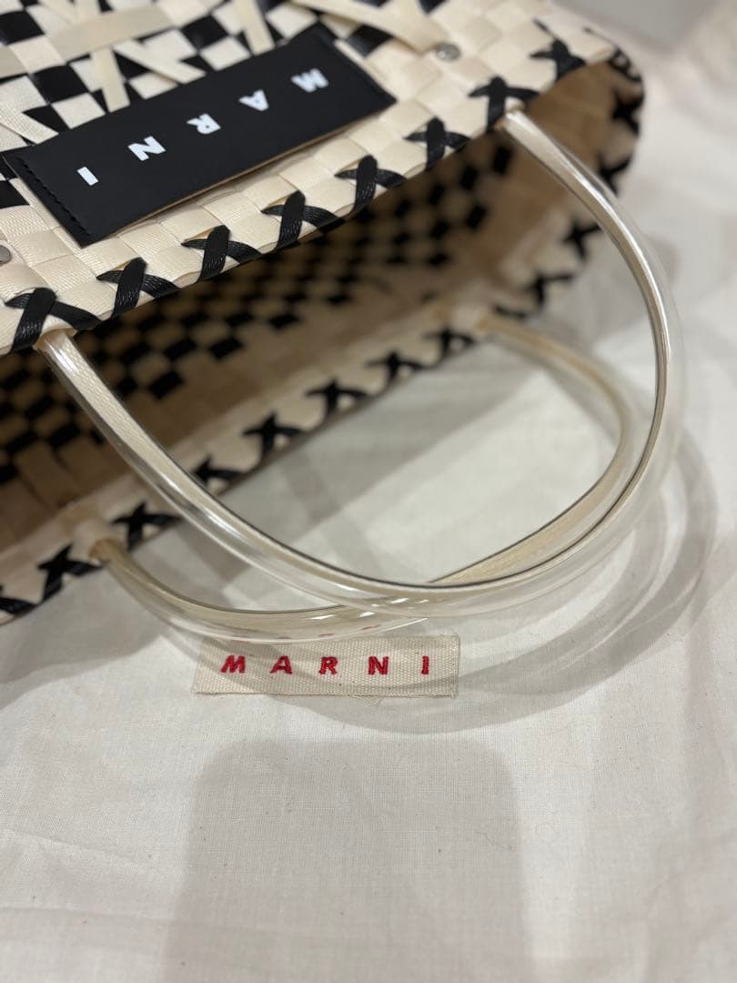 ゆっきー　MARNI マルニ 超美品 かごバッグ ホワイト/ブラック
