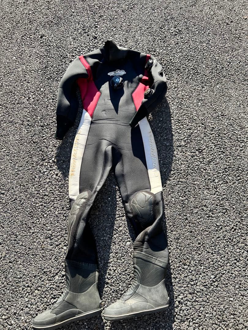 ダイビング　ワールドダイブ　ドライスーツ