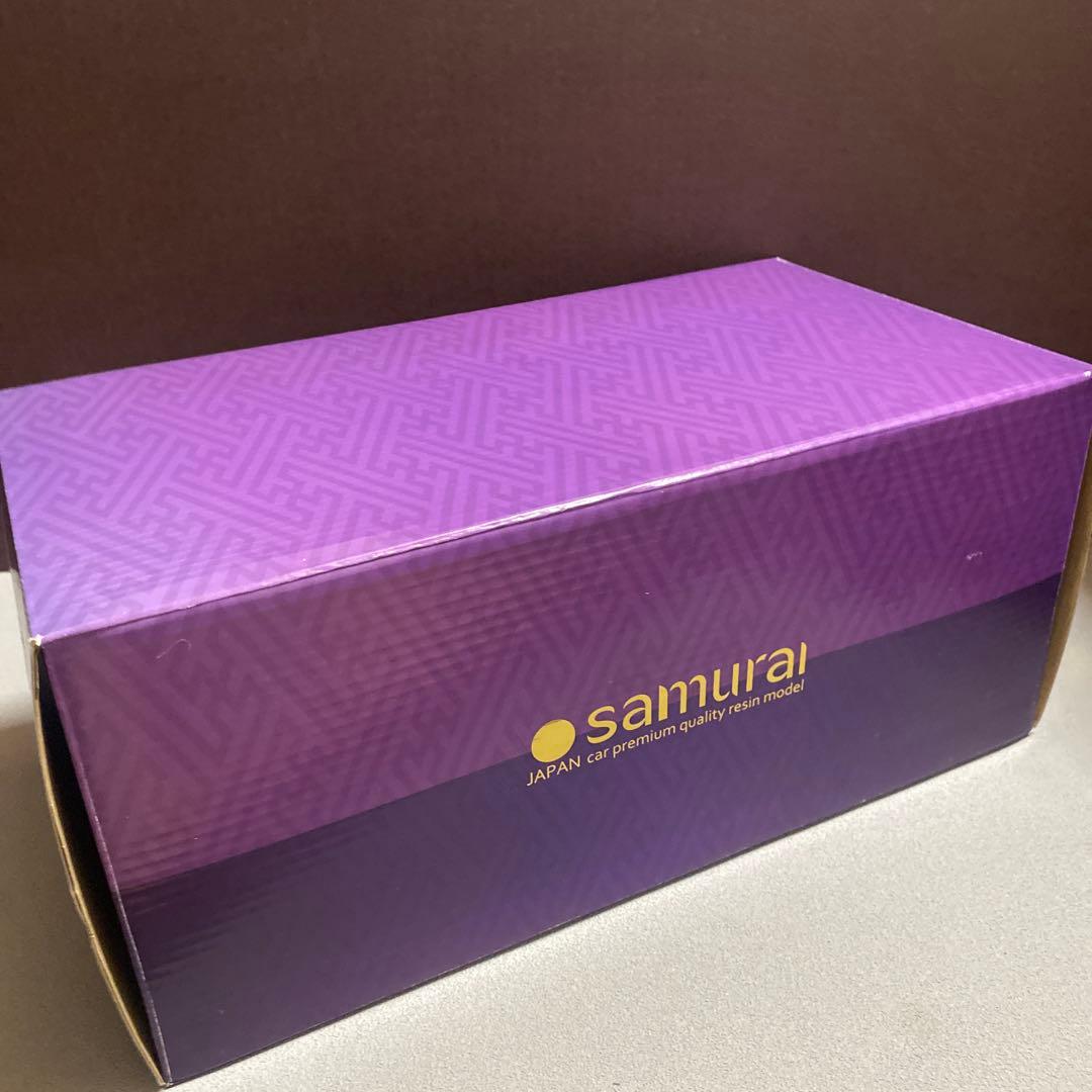 1/18 マツダ　ファミリア