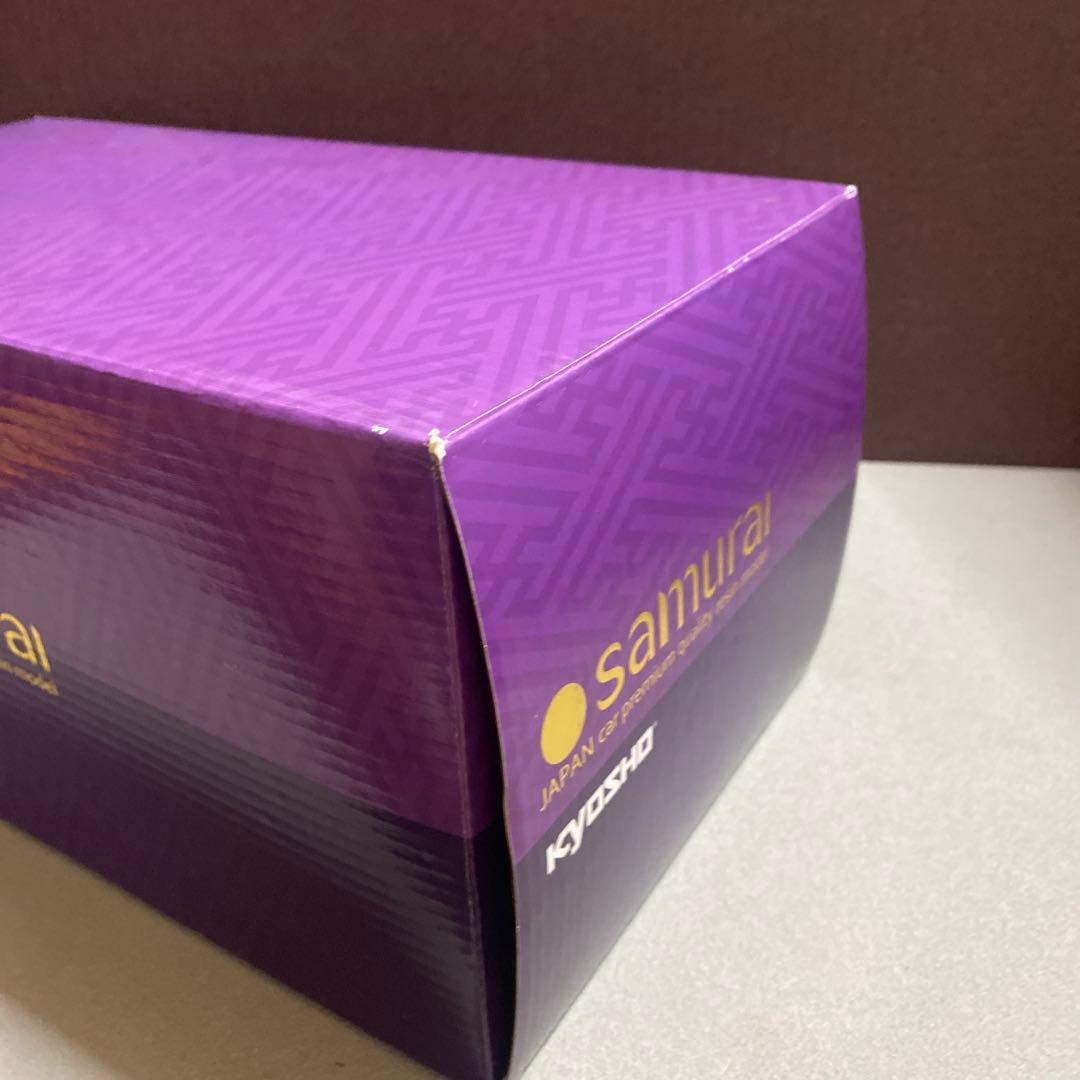 1/18 マツダ　ファミリア