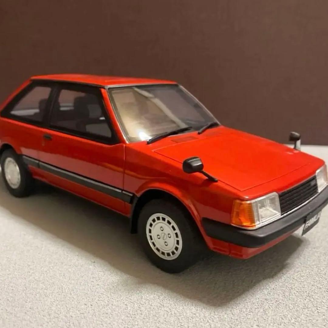 1/18 マツダ　ファミリア