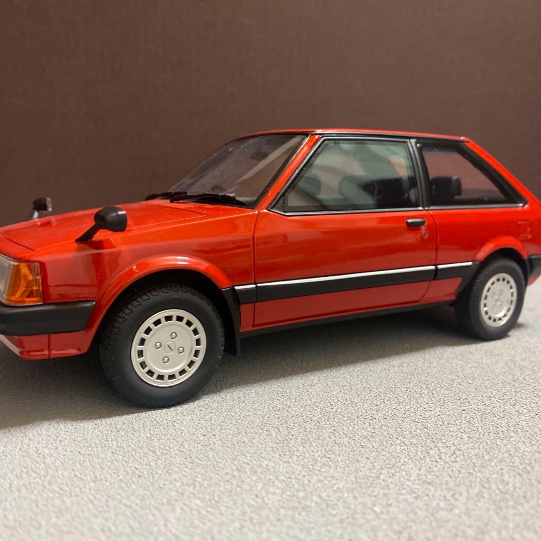 1/18 マツダ　ファミリア