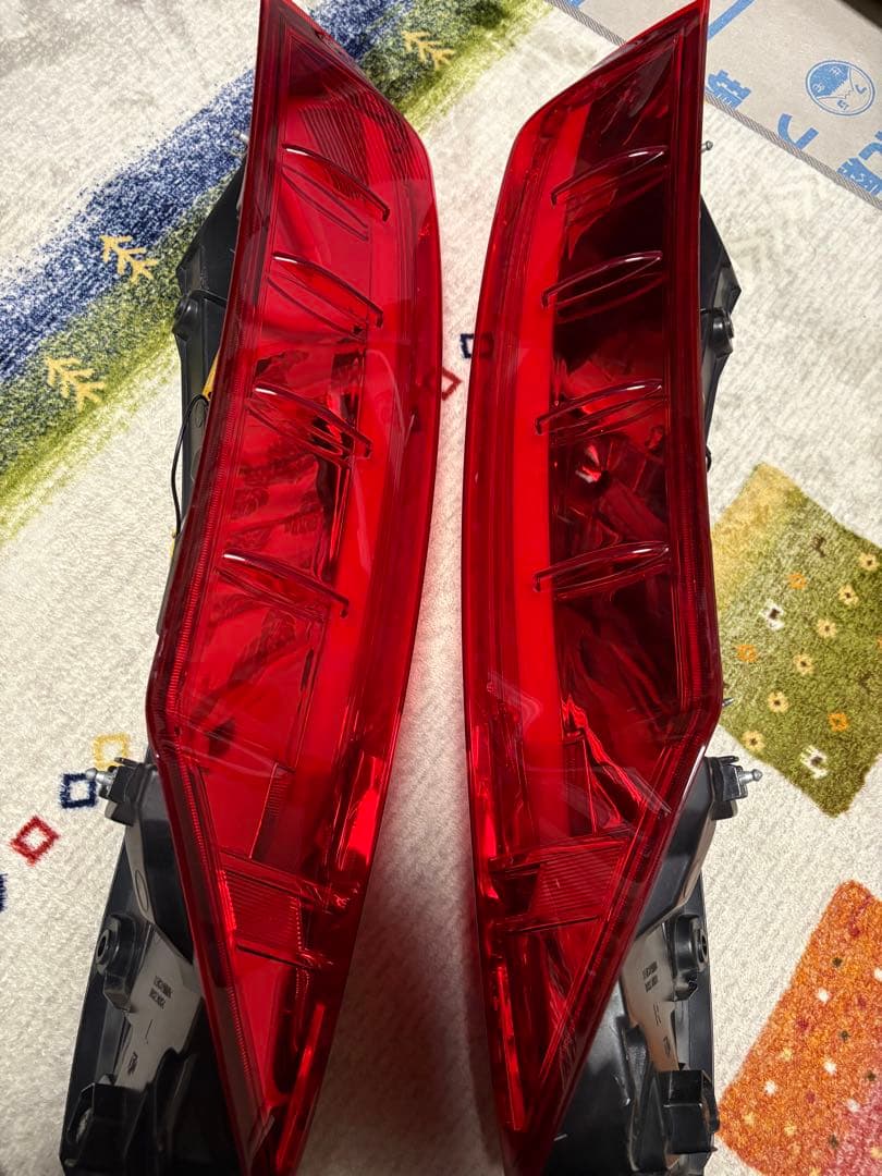 VALENTI ヴァレンティ80系 ヴォクシー ノア エスクァイア テールランプ