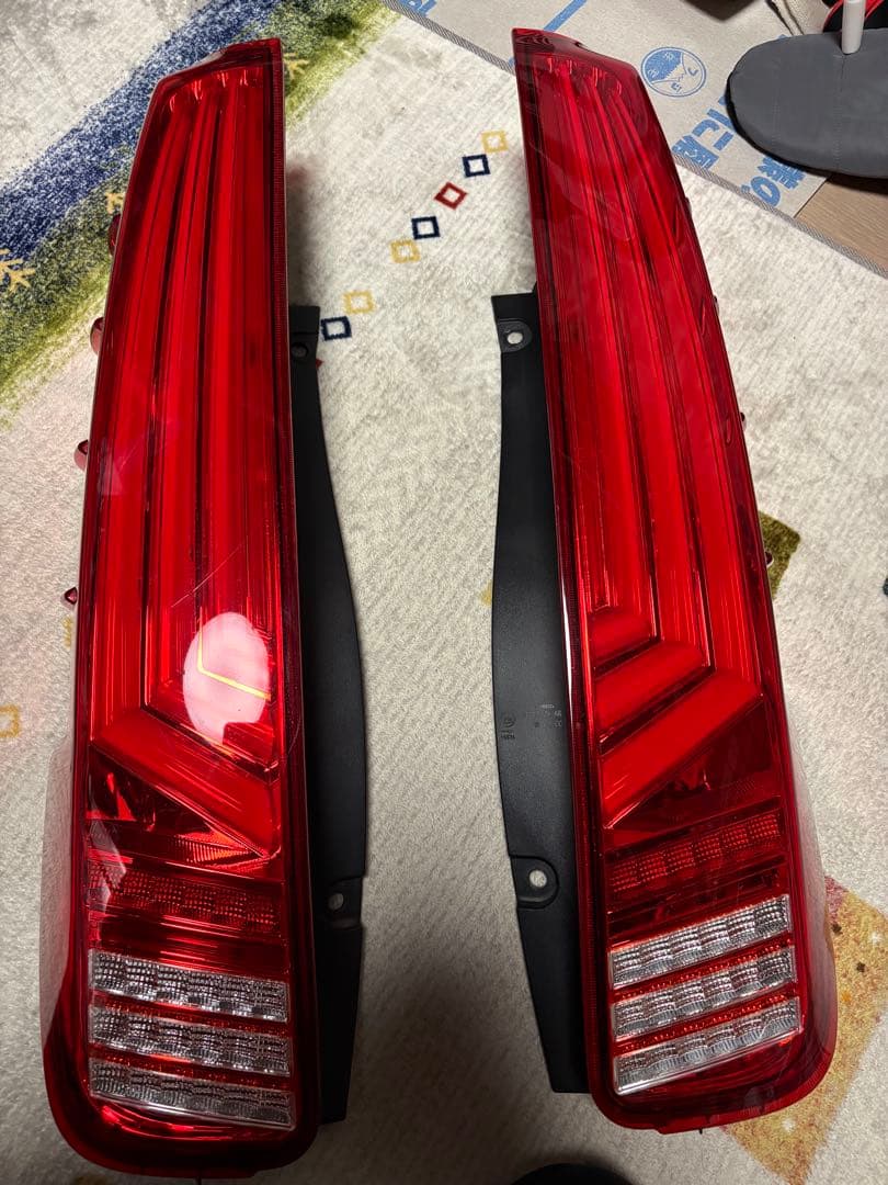 VALENTI ヴァレンティ80系 ヴォクシー ノア エスクァイア テールランプ