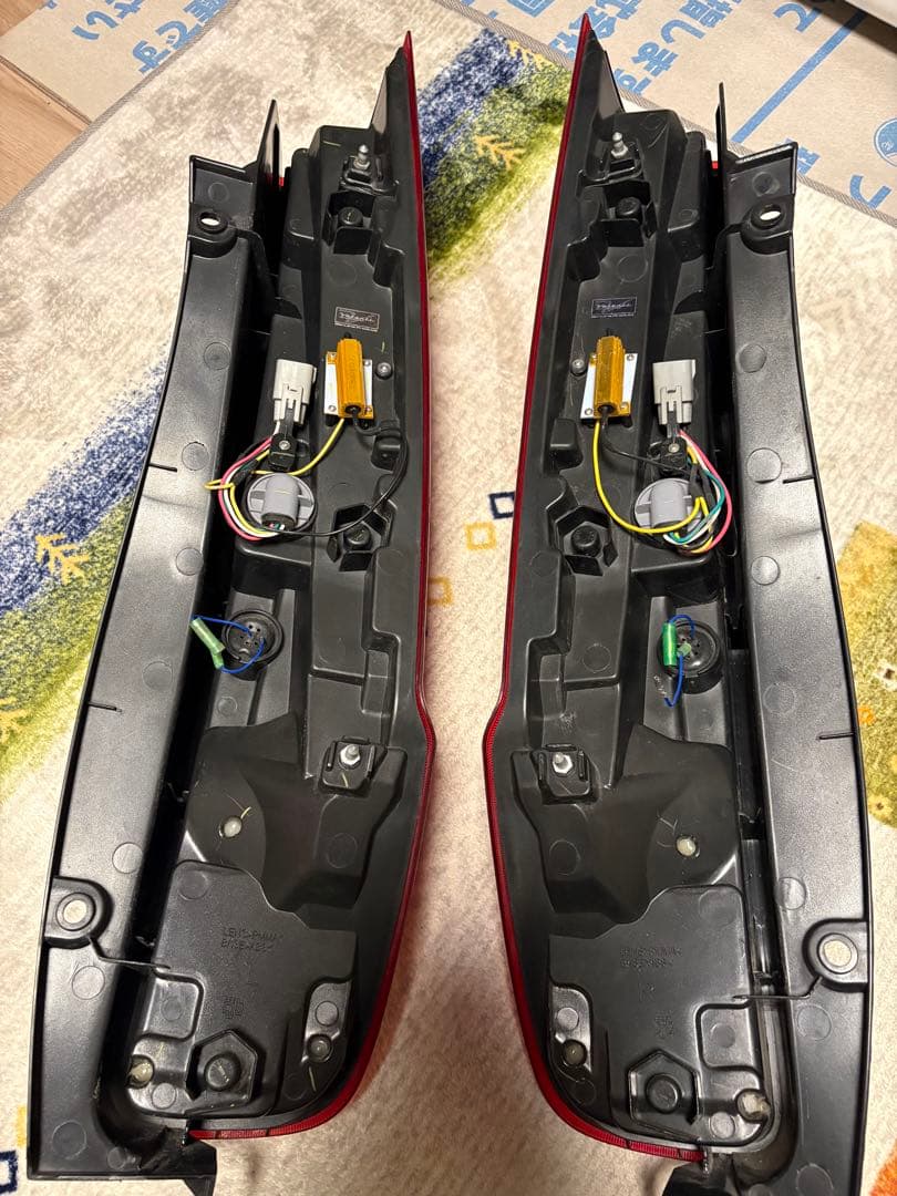 VALENTI ヴァレンティ80系 ヴォクシー ノア エスクァイア テールランプ