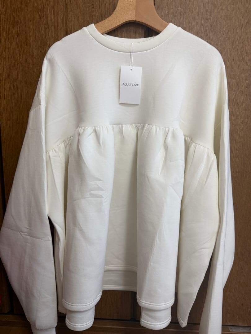 marry me フリルデザイン ホワイトスウェット