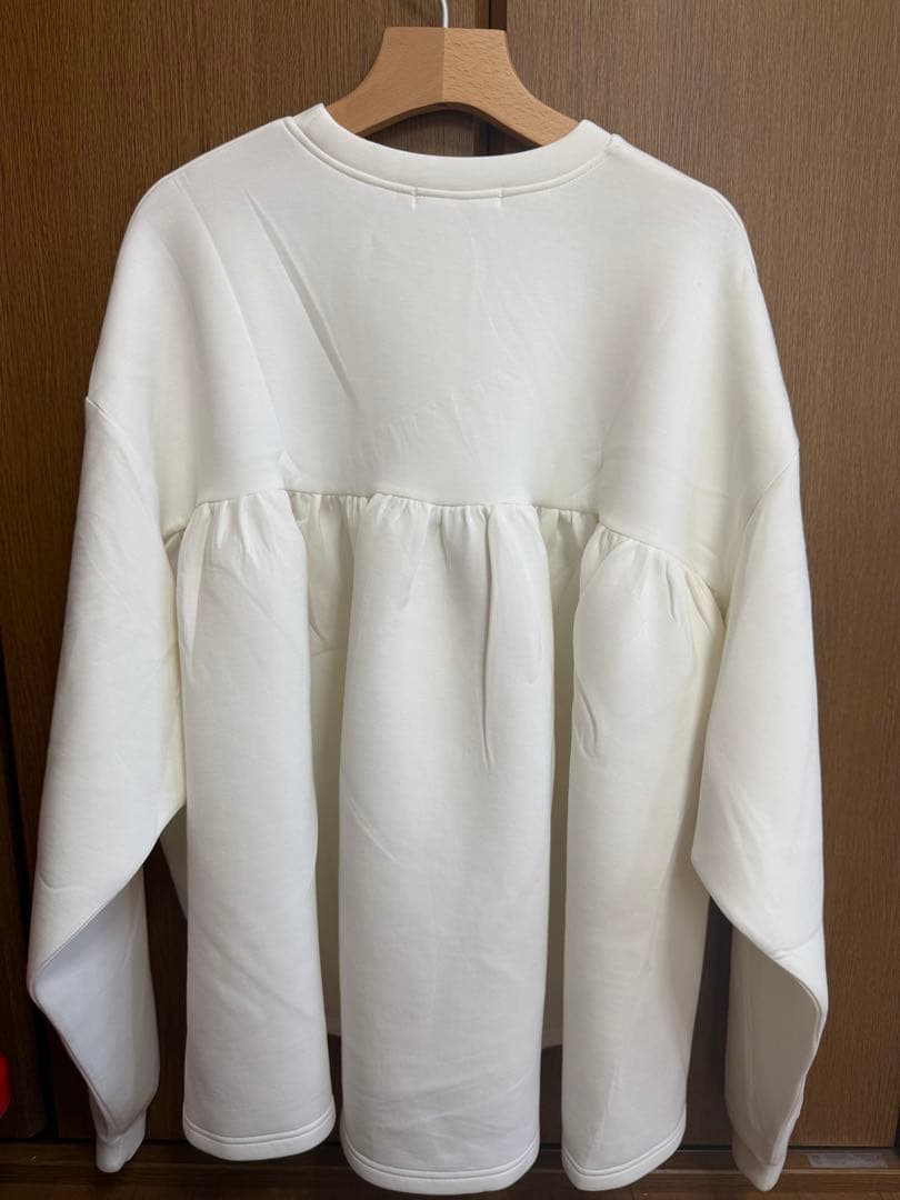marry me フリルデザイン ホワイトスウェット