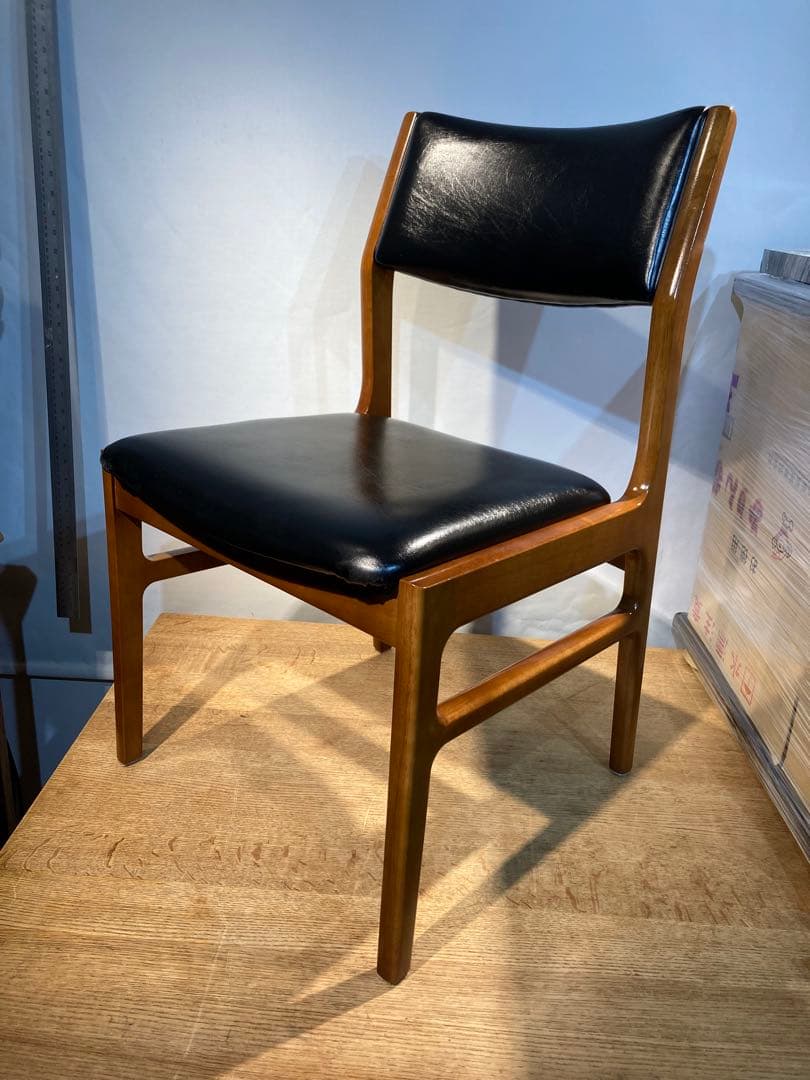 画像30枚 変形有 カリモク60＋ アームレスダイニングチェア ブラック カリモ