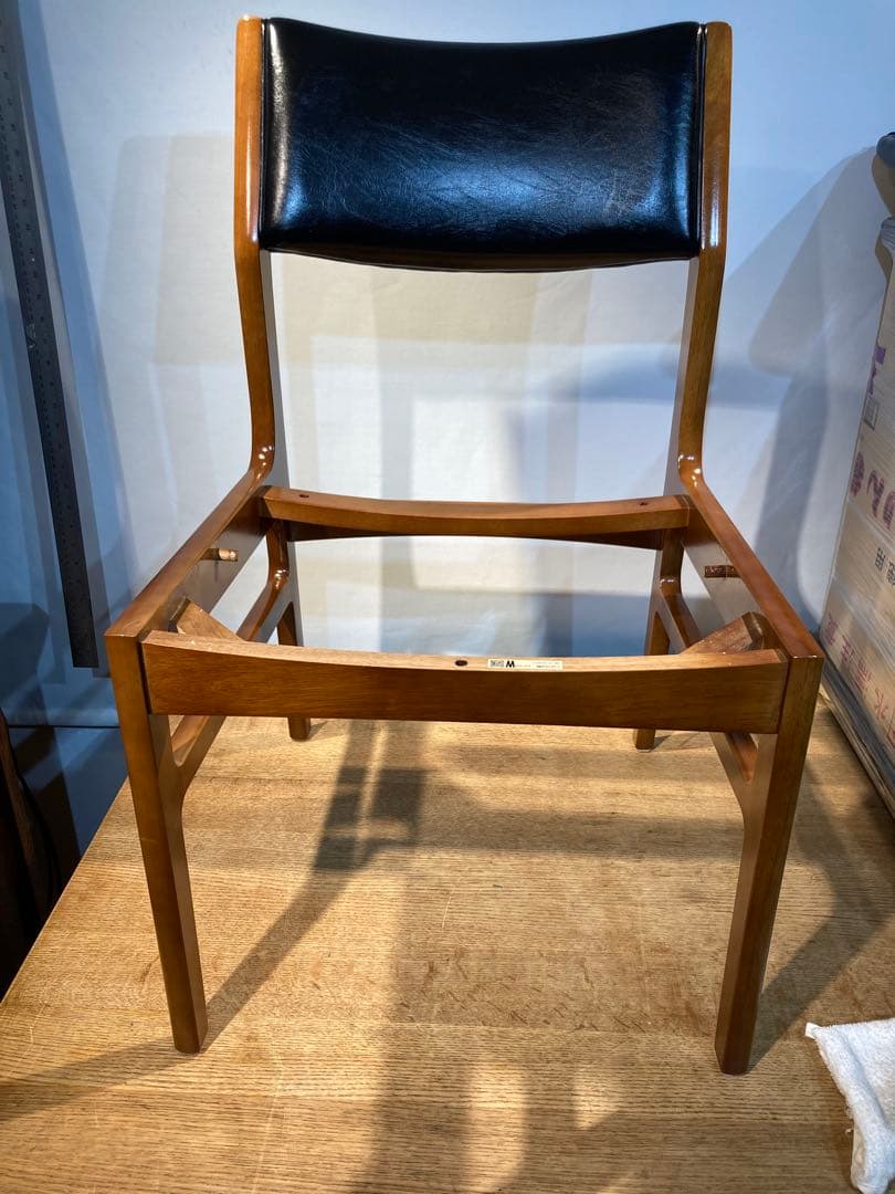 画像30枚 変形有 カリモク60＋ アームレスダイニングチェア ブラック カリモ