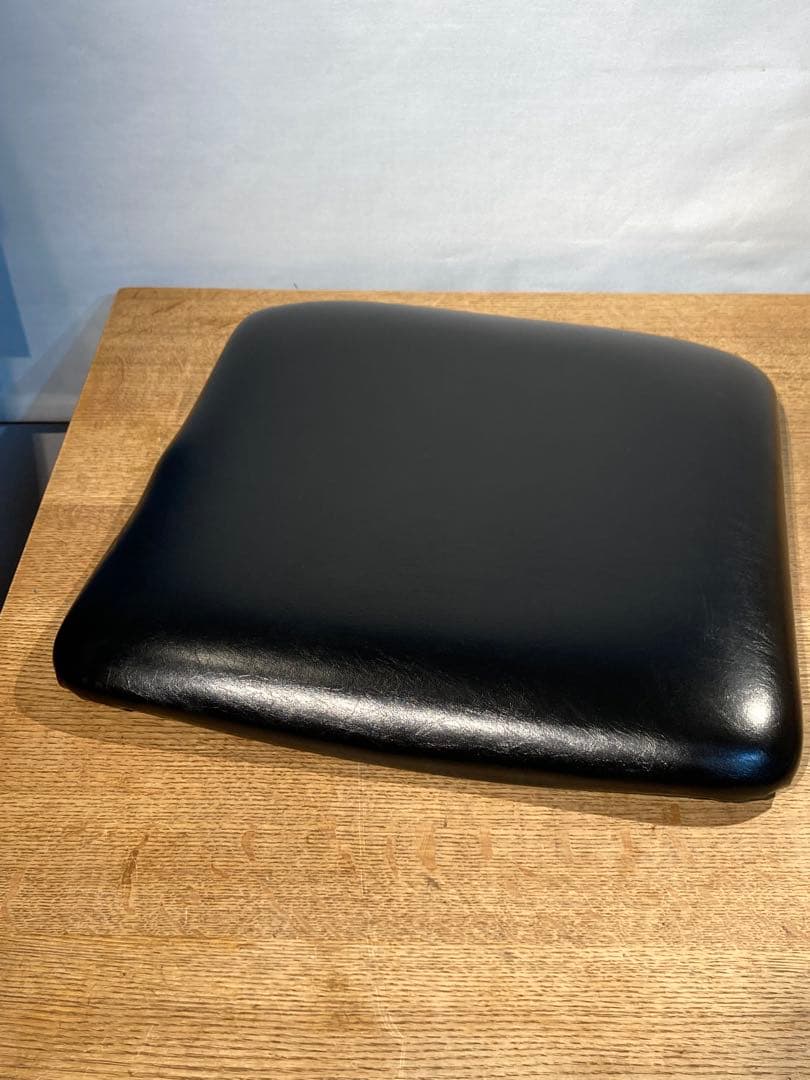 画像30枚 変形有 カリモク60＋ アームレスダイニングチェア ブラック カリモ