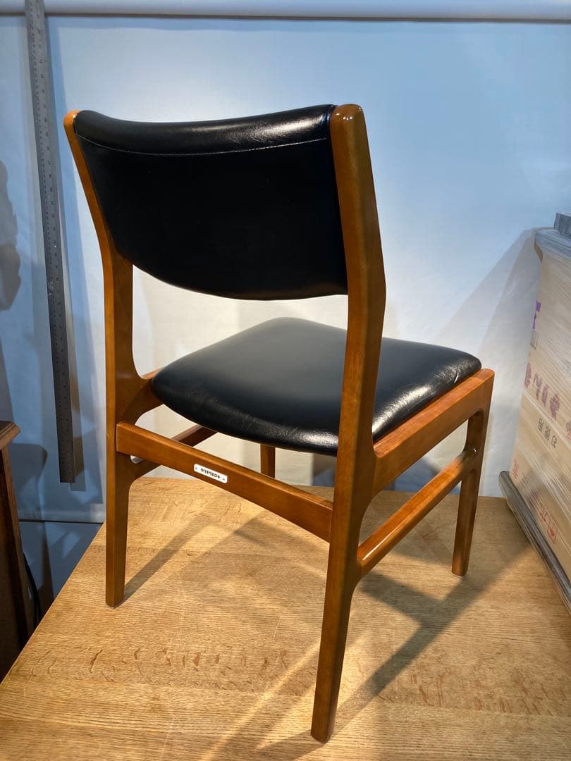 画像30枚 変形有 カリモク60＋ アームレスダイニングチェア ブラック カリモ