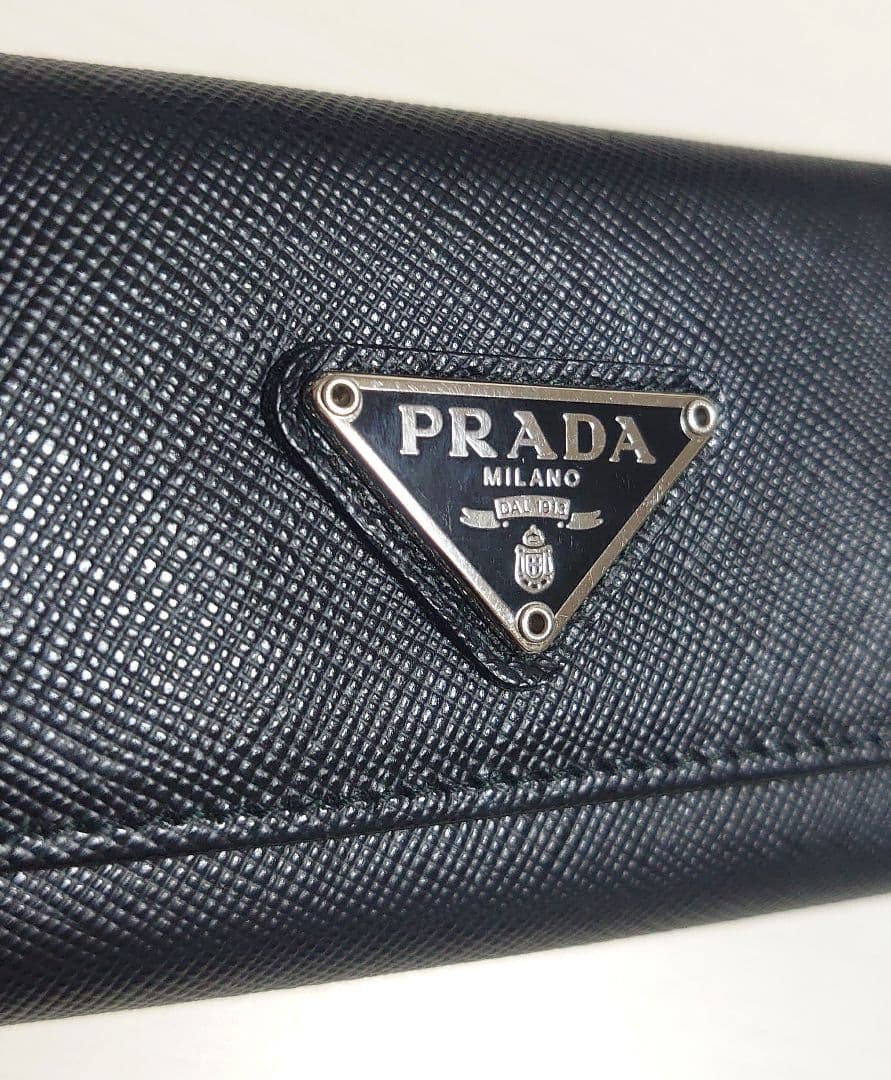 【未使用に近い】PRADA キーケース レザー
