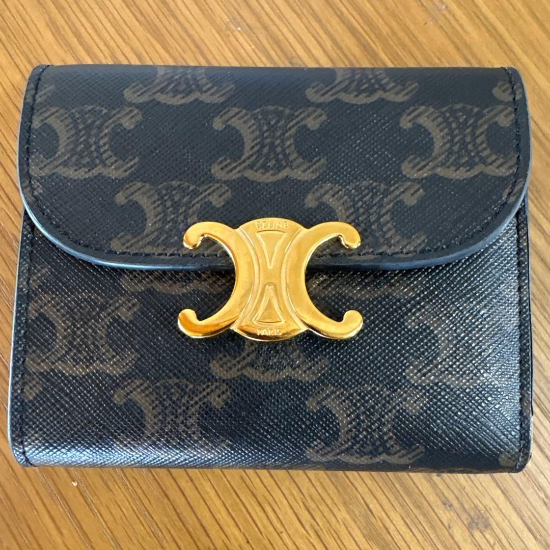 CELINEセリーヌ モノグラム三つ折り財布