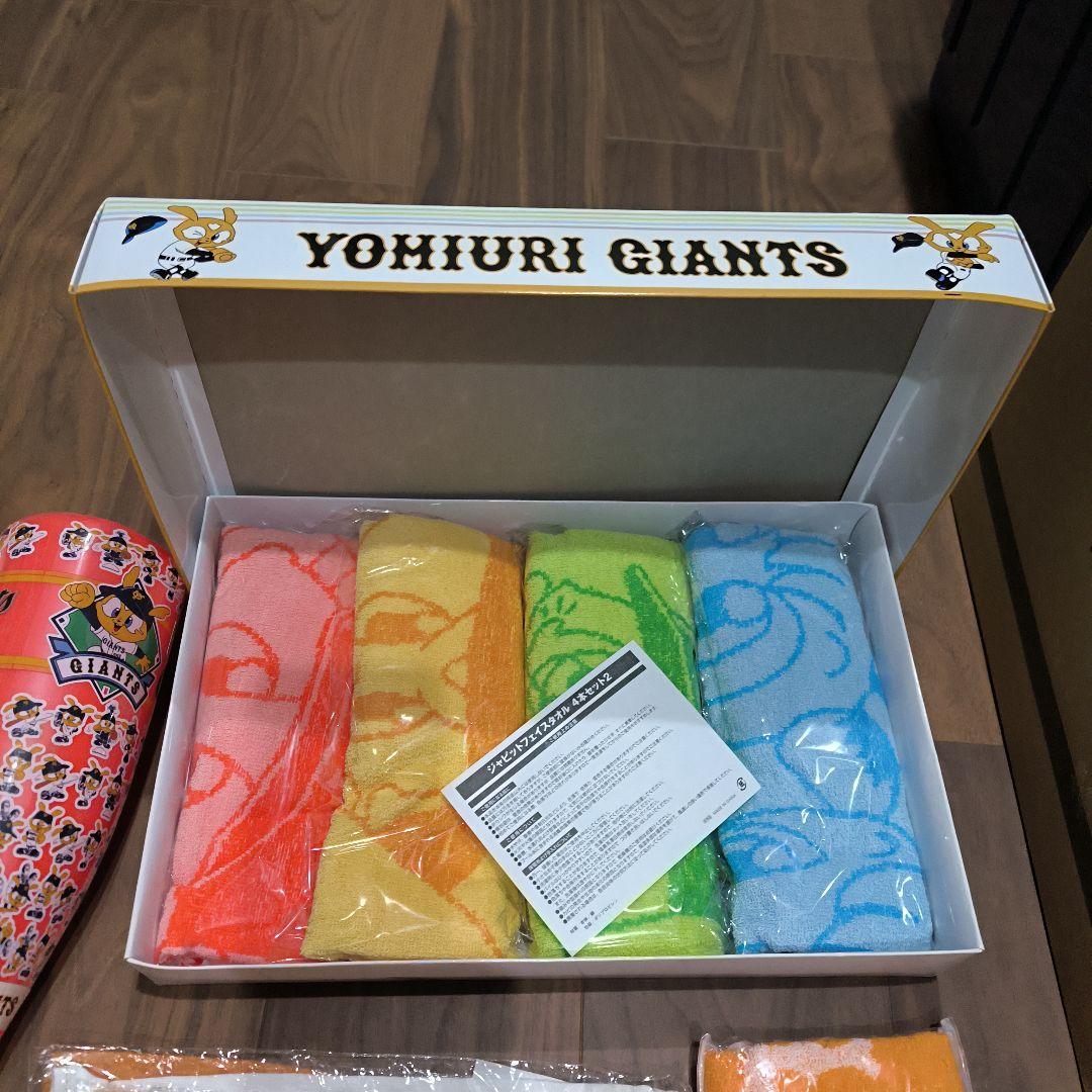 読売巨人応援メガホンとフィギュア、高橋由伸サイン等セット