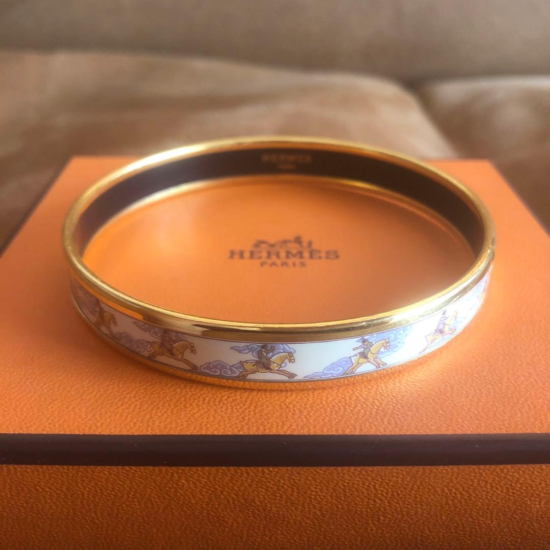 HERMÈS 馬モチーフ バングル