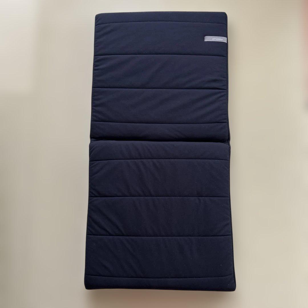 k*e様 airweave 黒い折りたたみクッション