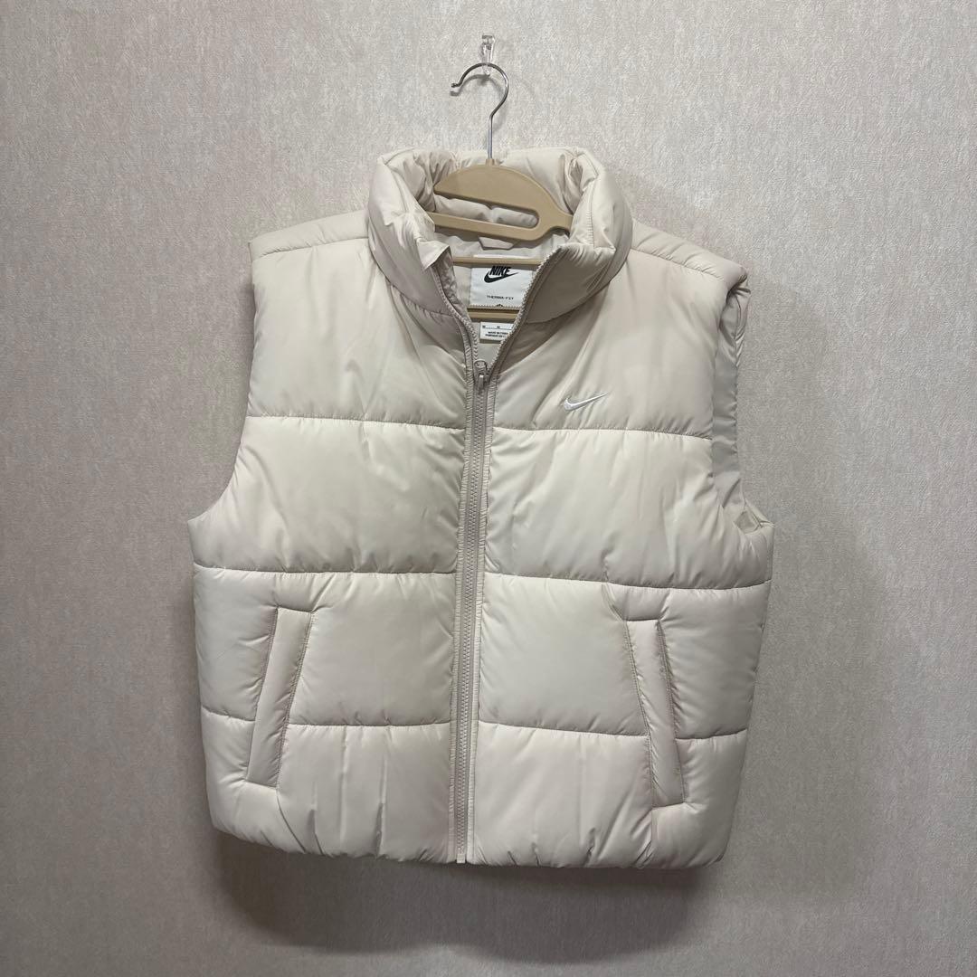 NIKE ダウンベスト　NIKEウェア　ホワイト　アイボリー