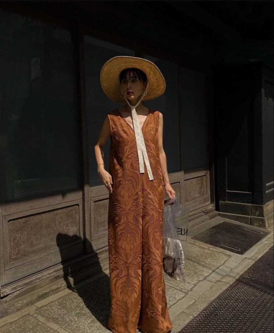 AMERI CHLOE V NECK ROMPERS アメリヴィンテージ