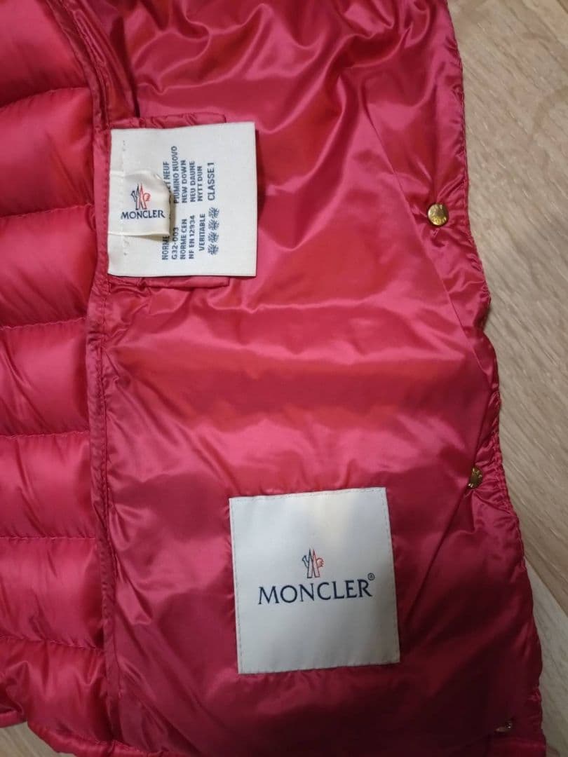 MONCLERショッキングピンクダウンベストサイズ0