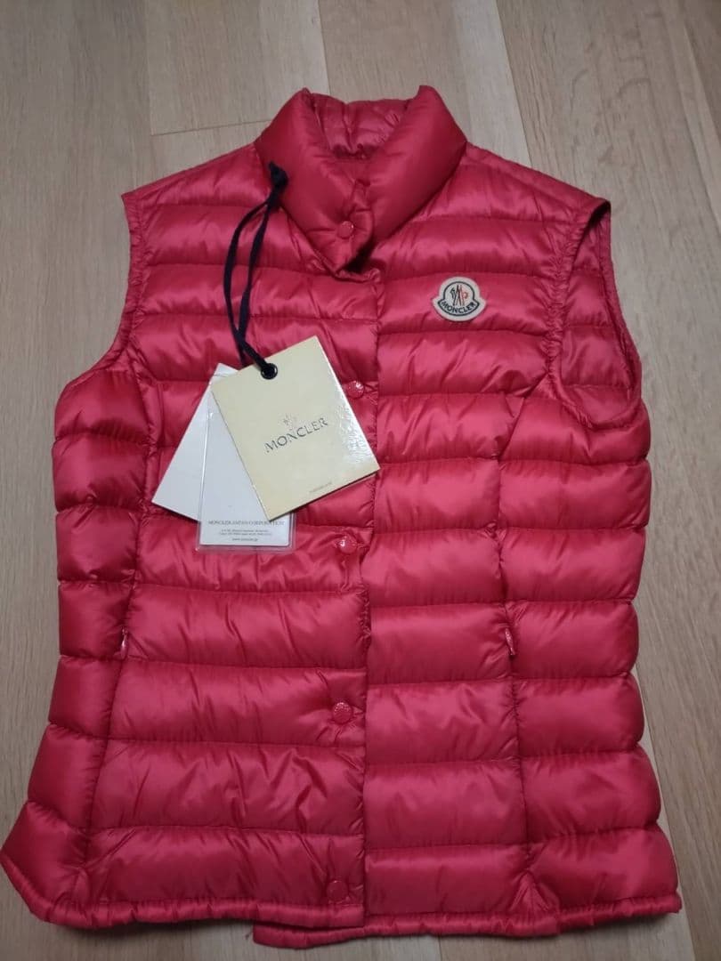 MONCLERショッキングピンクダウンベストサイズ0
