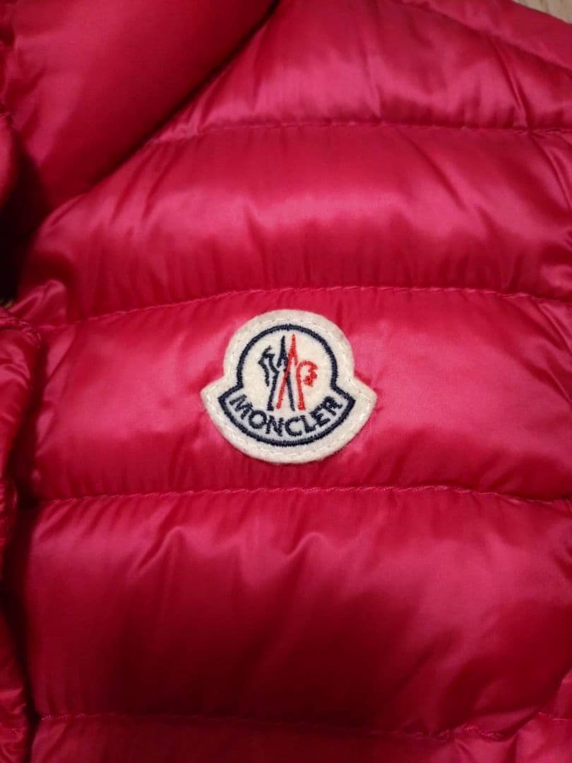 MONCLERショッキングピンクダウンベストサイズ0