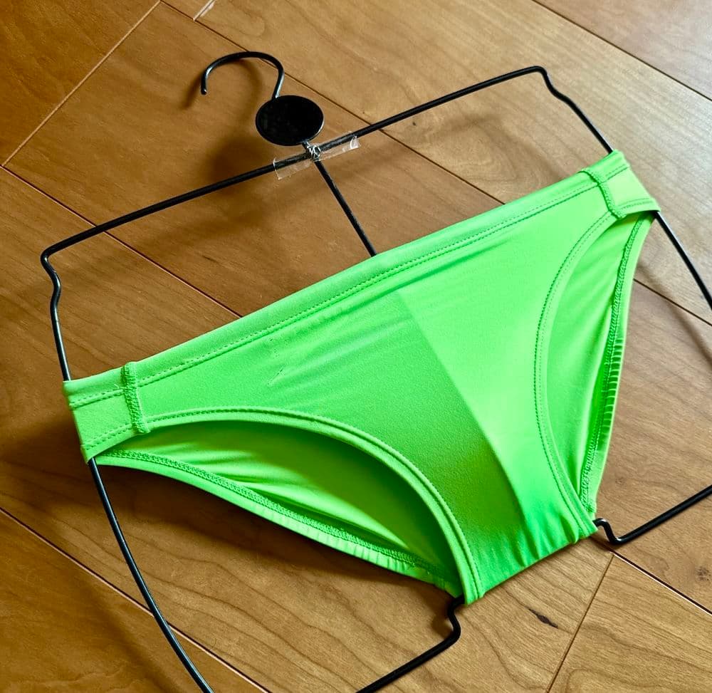 SPEEDO　アクアスペック　蛍光グリーン SS 光沢 競パン　ライフセーバー